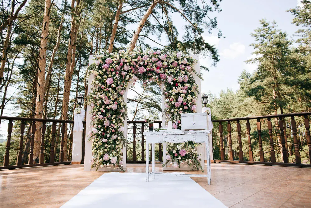 Flower Design Trends for Weddings and Events in 2025